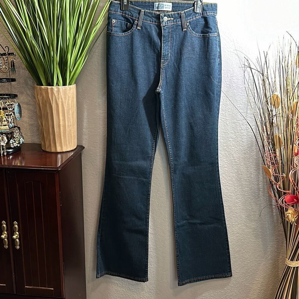 B6/3 Levi’s signature series WOMENS denim boot, cut jeans 10 long W30/L 34